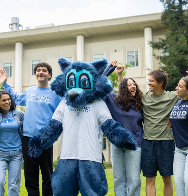 Students walk with Lobo in the quad
