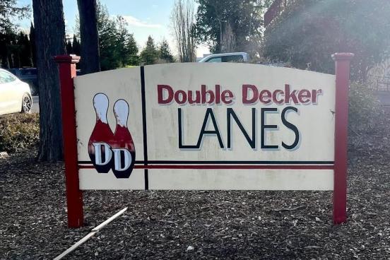 Double decker lanes street sign