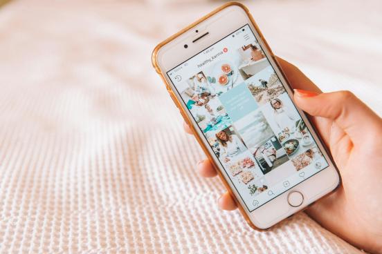 phone on social media
