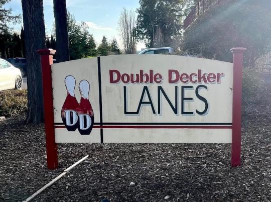 Double decker lanes street sign