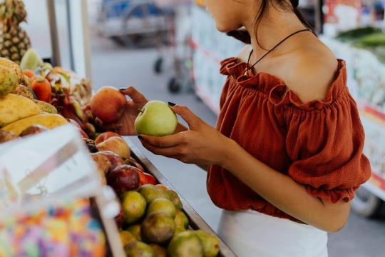 student at farmers market in rohnert park