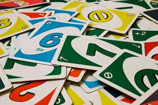 Uno card game